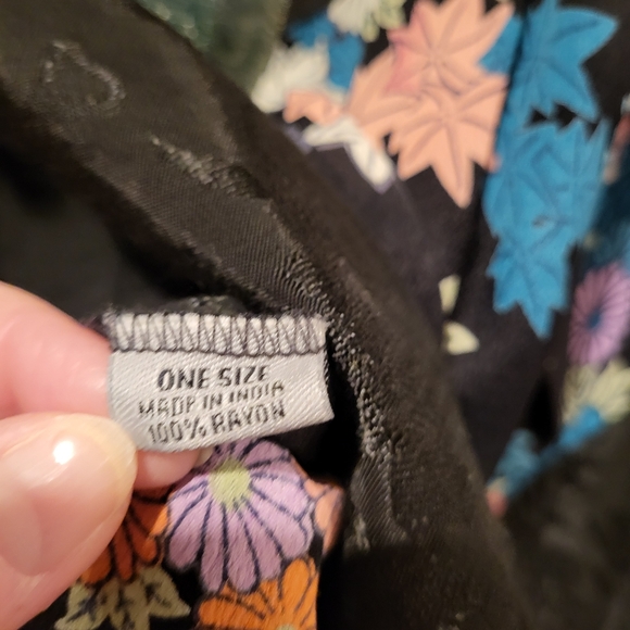 Champagne Collection by All That Glitters Kimono - Picture 7 of 10